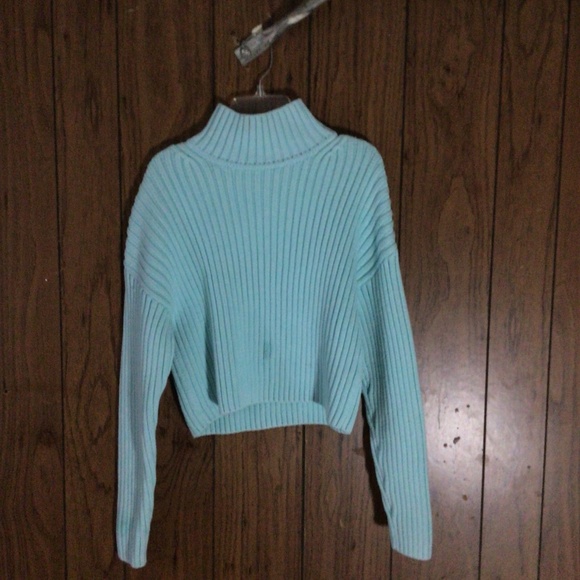 Tuckerneck Chunky Light Blue cropped sweater - Picture 3 of 5
